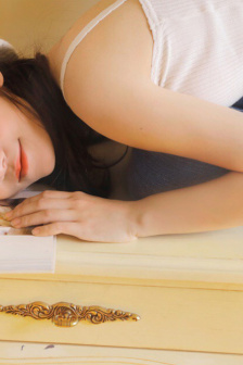 男女在一起愁愁愁视频素材