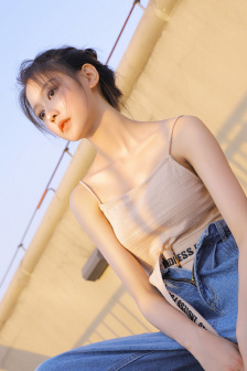 双乳丰满的女学生电影